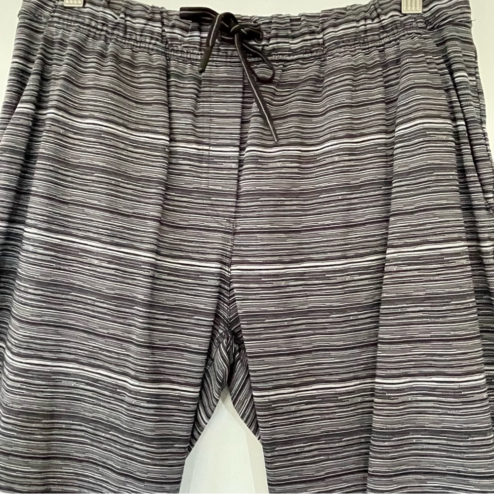 Lululemon Jet Crop Pants Gray Stripes Drawstrings 2 Side Pockets Women Size 8 - Picture 10 of 11